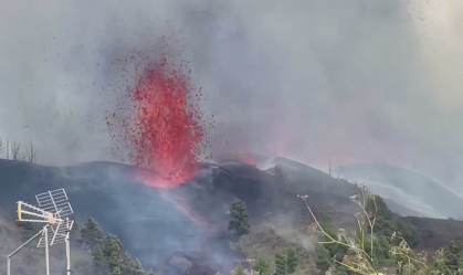 Cinco mil pessoas são evacuadas após vulcão entrar em erupção nas Ilhas Canárias