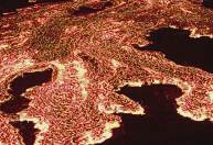 Lava do vulcão nas Ilhas Canárias deve chegar ao mar em breve