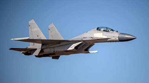 Caça chinês J-16, do Exército de Libertação do Povo, voa sobre zona de identificação de defesa aérea de Taiwan