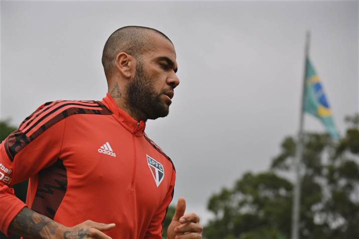 Daniel Alves em treino pelo São Paulo / SPFC/Divulgação