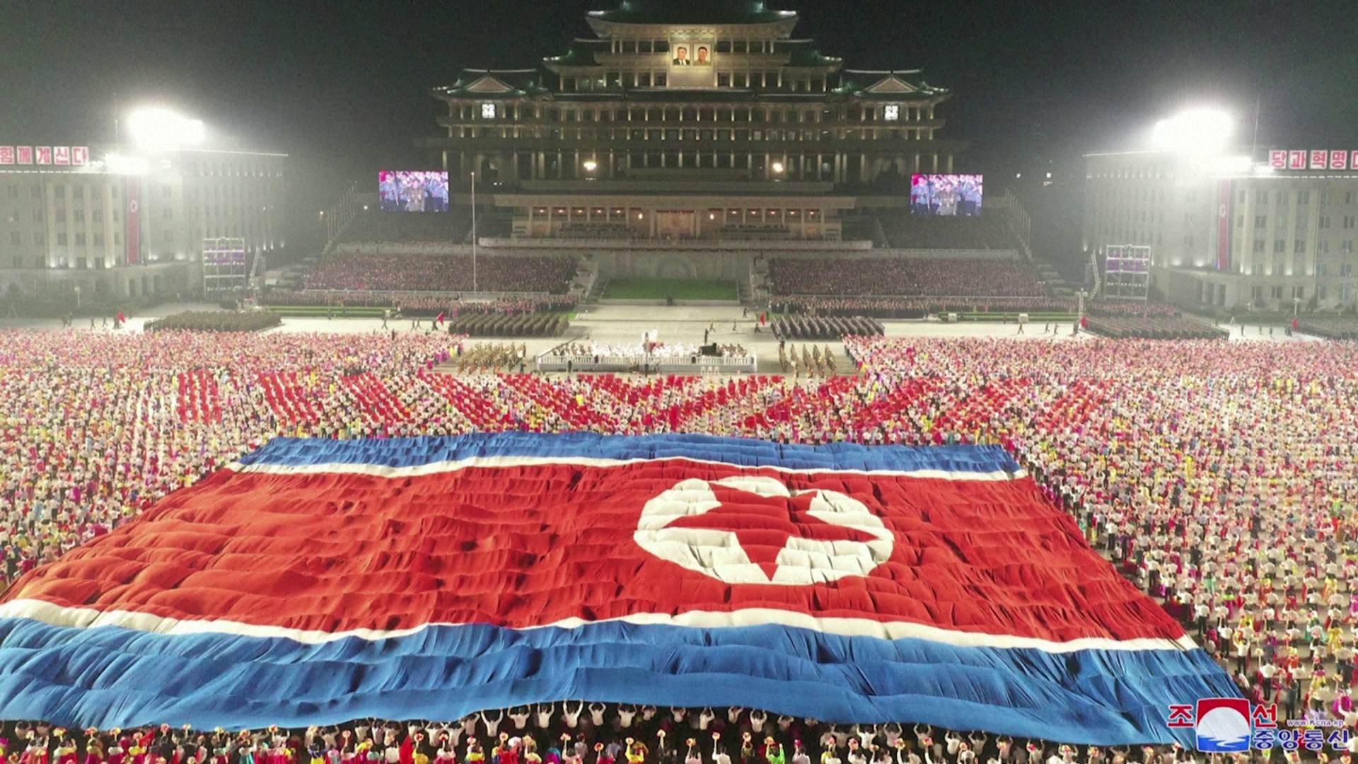 Desfile militar da Coreia do Norte para celebrar 73º aniversário de sua fundação / KCNA via Reuters