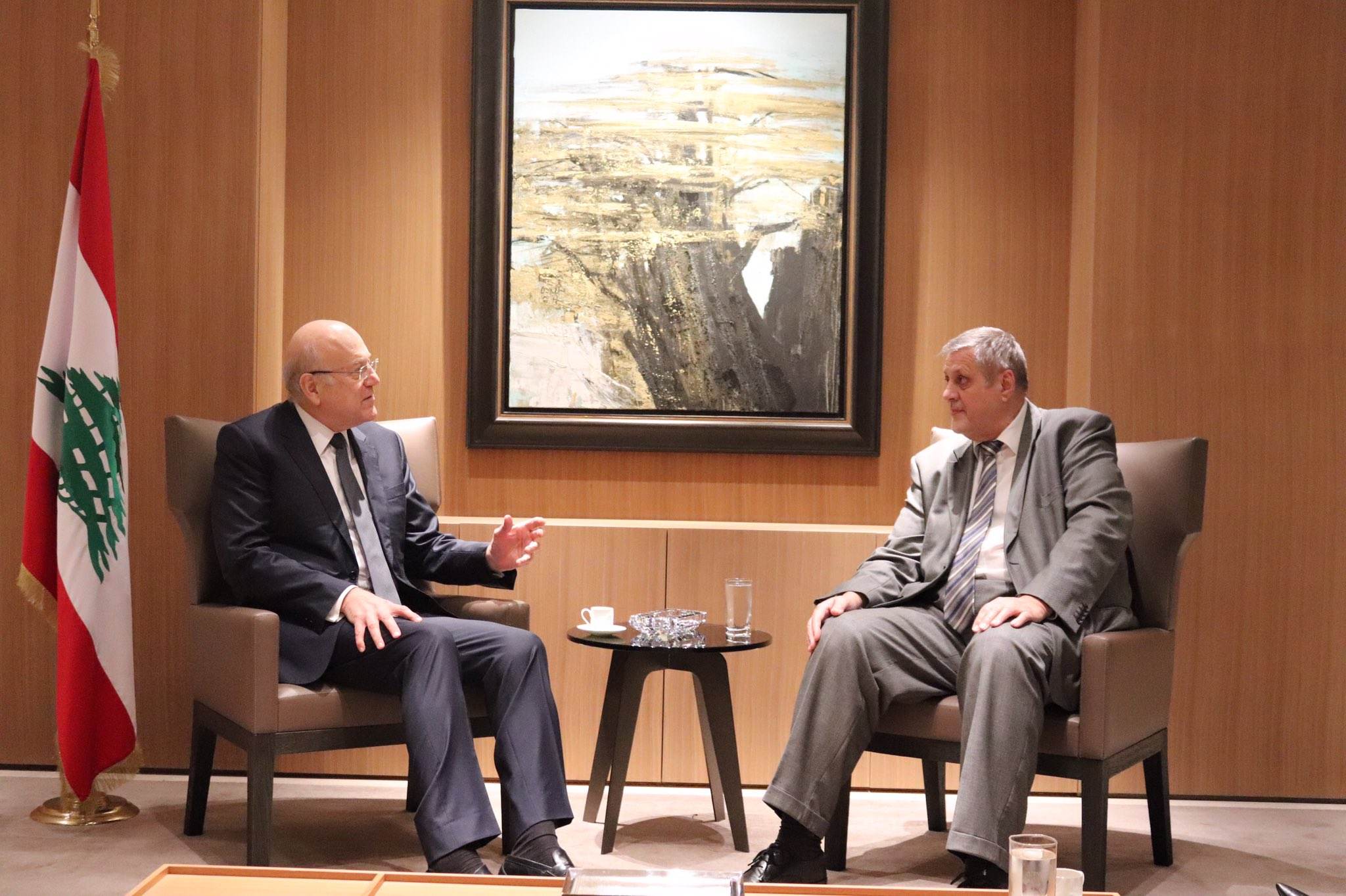 O primeiro-ministro Najib Mikati (à esquerda) e o coordenador especial das Nações Unidas no Líbano, Jan Kubis / Reprodução / Twitter Najib Mikati (9.jan.2020)