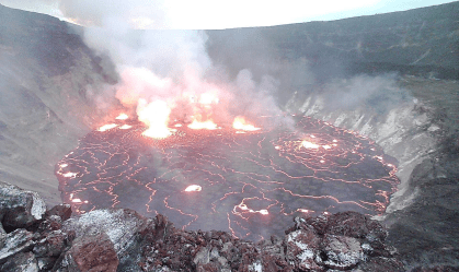 Vista geral da lava na cratera Halema'uma'u do vulcão Kilauea, no Havaí