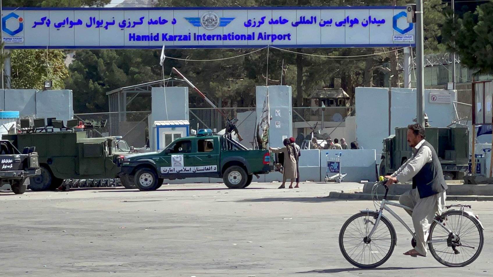 Forças do Taliban bloqueiam estradas ao redor do aeroporto de Cabul