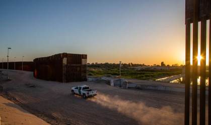Migrante mexicano morre após cair de muro na fronteira entre EUA e México