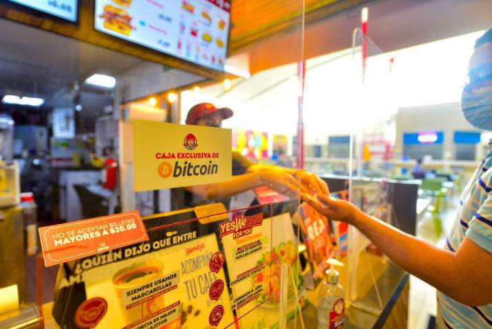 Adoção do bitcoin como meio de pagamento ainda esbarra em desafios / Roque Alvarenga / APHOTOGRAFIA / Getty Images