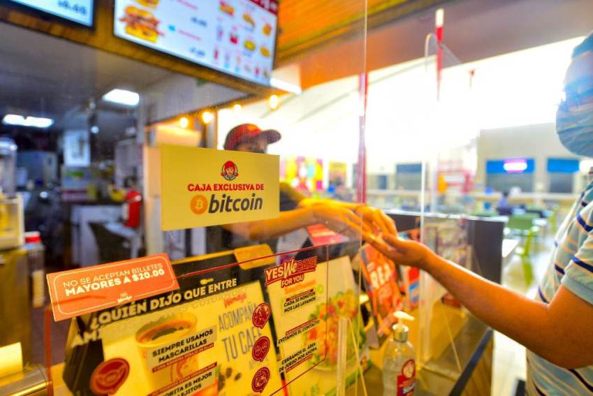 Adoção do bitcoin como meio de pagamento ainda esbarra em desafios / Roque Alvarenga / APHOTOGRAFIA / Getty Images