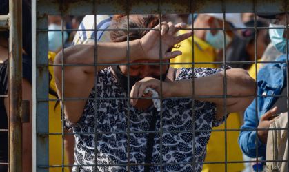 Fighting in prison in Ecuador