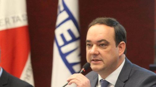 Ao microfone, o presidente da Federação das Indústrias do Estado (FIEMG), Flávio Roscoe