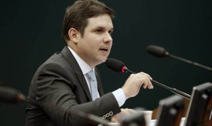 Taxa de fidelidade de Hugo Motta no governo Lula 3 supera a dos adversários à presidência da Câmara