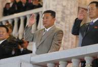 Coreia do Norte celebra 73º aniversário com desfile militar na madrugada