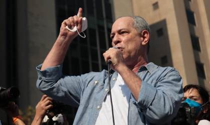 Governo de SP multa Ciro, Amoedo e Joice por não usarem máscara em manifestação
