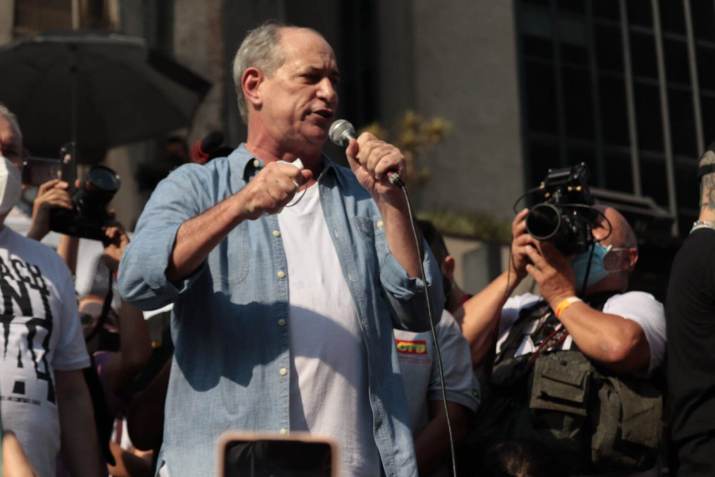 O ex-ministro Ciro Gomes discursou na manifestação - Foto: LUCAS MARTINS/PHOTOPRESS/ESTADÃO CONTEÚDO