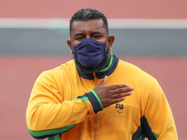 Paulino bate no peito e mostrou sua revolta com decisão sobre medalha de ouro / Matsui Mikihito - 4.set.2021/CPB
