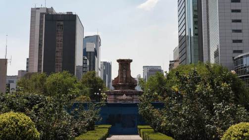 Retirada para manutenção, estátua de Cristóvão Colombo no Paseo de la Reforma, na Cidade do México, será substituída por monumento de mulher indígena