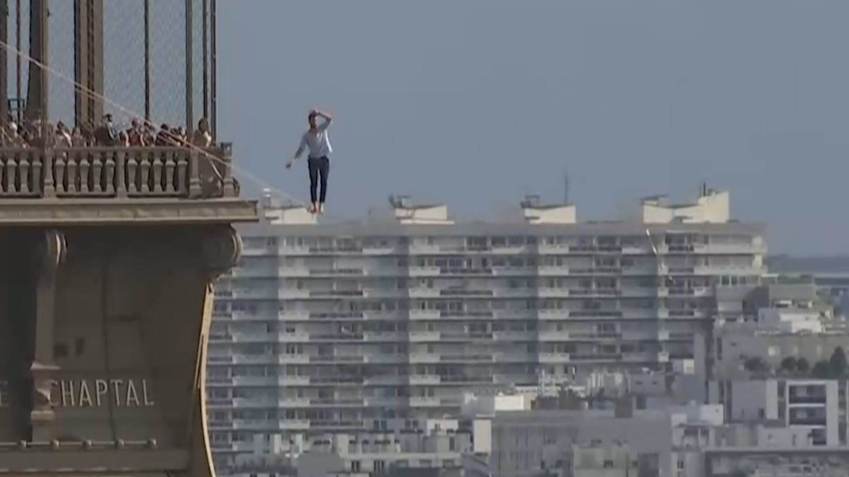 Slackline na Torre Eiffel (18-09-2021) / CNN / Reprodução