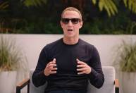 Mark Zuckerberg perde quase US$ 6 bi em dia de falhas e denúncias ao Facebook