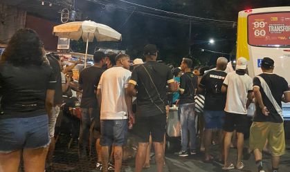 Vasco recebe público reduzido, mas entorno do São Januário registra aglomeração