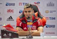 Palmeiras muda postura adotada com Paulinho em oferta por Andreas Pereira