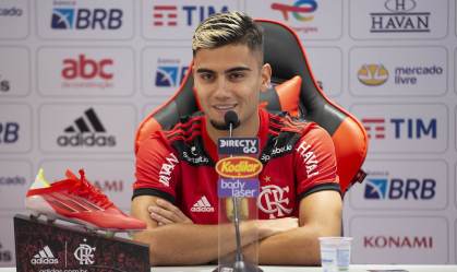 Palmeiras muda postura adotada com Paulinho em oferta por Andreas Pereira