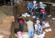Quando os humanos começaram a usar roupas? Descoberta em caverna traz alguma luz