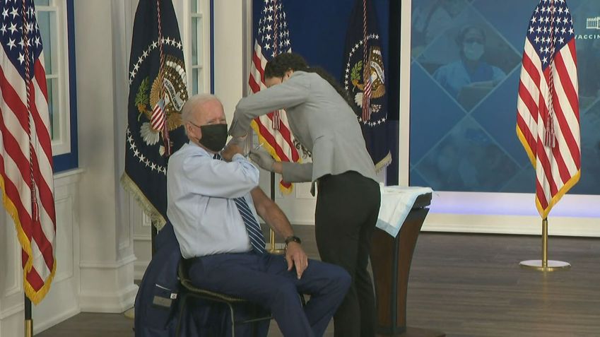 Presidente Joe Biden recebe a dose de reforço / Reprodução / CNN
