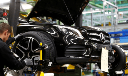 Produção de veículo da Mercedes-Benz em fábrica da Daimler