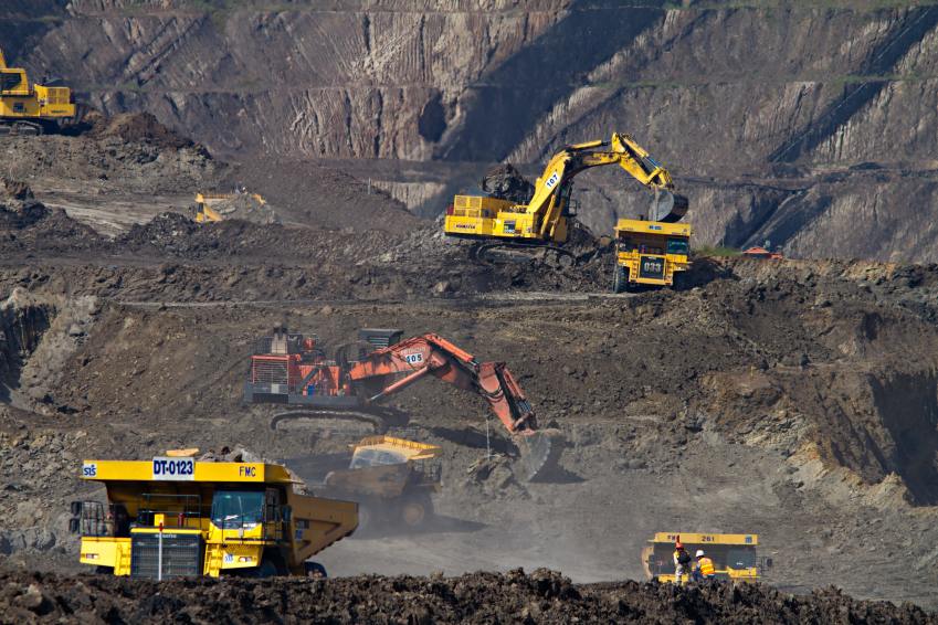 China tem tentado reduzir a mineração e importação de carvão / Unsplash/ Dominik Vanyi