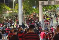 Só se pode tirar máscara em ambientes com todos testados, diz secretário do Rio