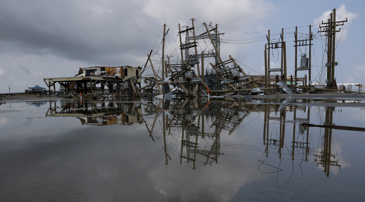 Linhas de energia afetadas pelo furacão Ida em Grand Isle, Louisiana