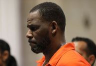 Cantor norte-americano R. Kelly é condenado por extorsão e tráfico sexual