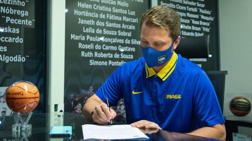 Gustavo de Conti é o novo treinador da seleção brasileira de basquete masculino