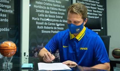 Gustavo de Conti é o novo treinador da seleção brasileira de basquete masculino