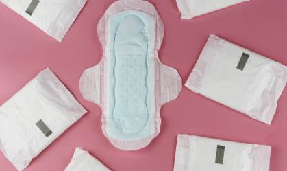 Médicos estudam possível elo entre vacinas da Covid-19 e mudanças na menstruação