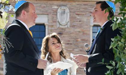 Governador do Colorado, nos EUA, é o primeiro LGBTQIA+ a se casar durante mandato