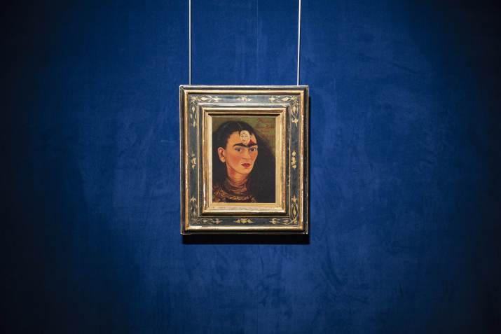 Autorretrato de Frida Kahlo deve estabelecer um recorde para uma obra de uma artista latino-americana quando for a leilão em Nova York/ Sotheby's