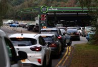 Reino Unido diz que crise está controlada, mas ainda há postos sem combustível