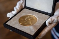 Conheça brasileiros que já foram indicados ao Nobel de Física, Química e Medicina
