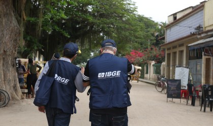 Agentes censitários coletam informações sobre infraestrutura urbana brasileira