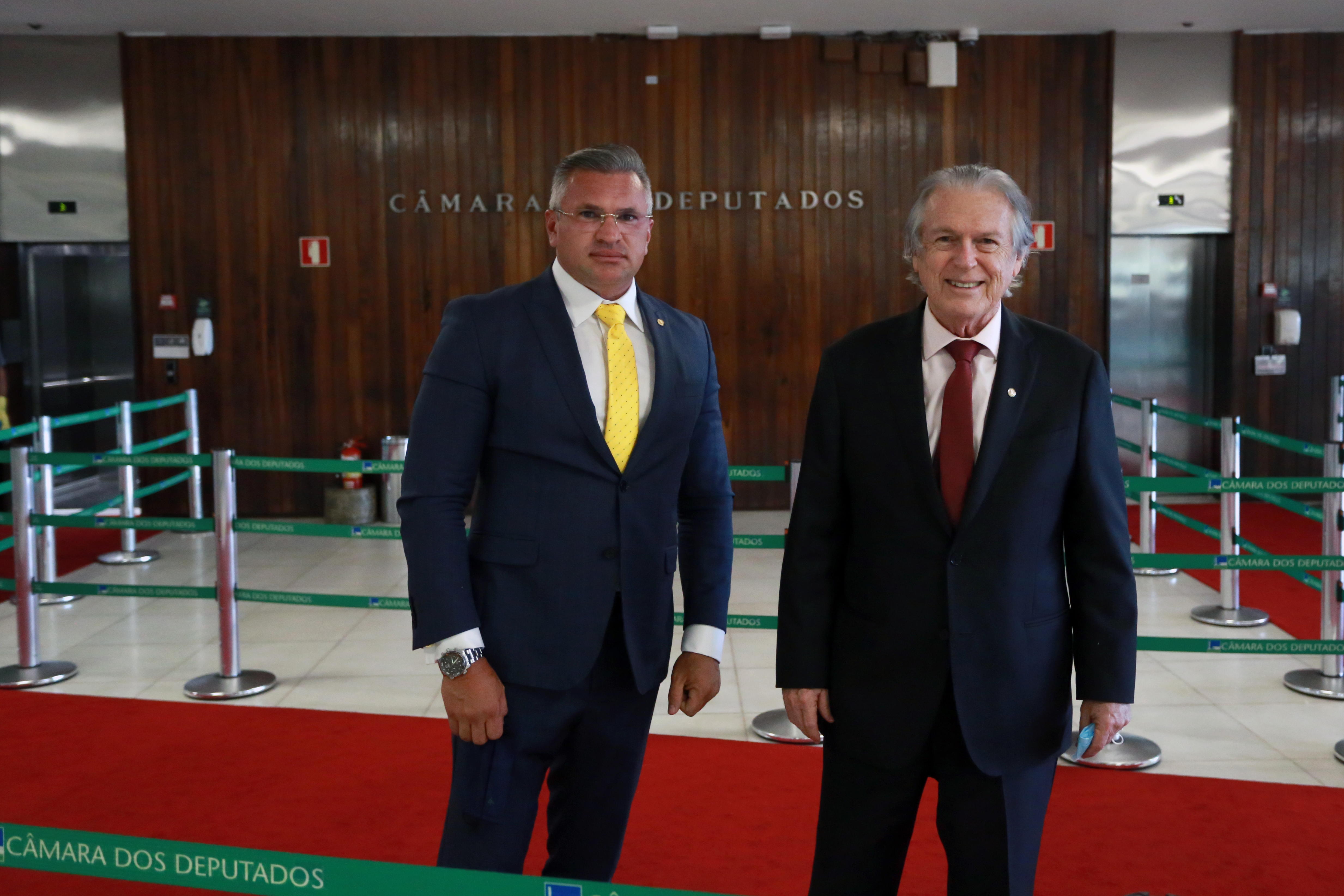 Deputados chegam a Câmara para a Sessão Solene destinada à inauguração da 3ª Sessão Legislativa Ordinária da 56ª Legislatura. Dep. Julian Lemos (PSL - PB) e dep. Luciano Bivar (PSL - PE)
