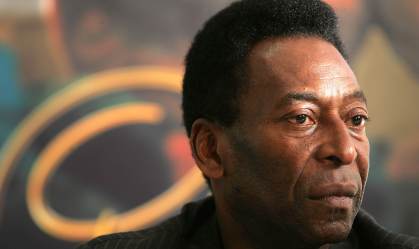 Filha compartilha vídeo de Pelé fazendo fisioterapia no hospital