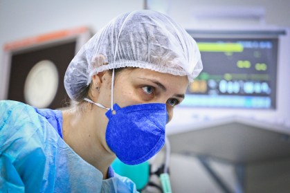 Atendimento médico em hospital durante a pandemia de Covid-19