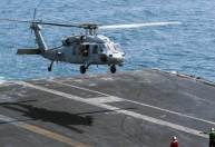 EUA fazem missão de busca após queda de helicóptero da Marinha