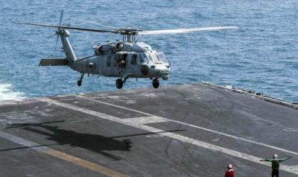 EUA fazem missão de busca após queda de helicóptero da Marinha