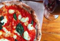 Entenda os problemas que as pizzarias enfrentam nos EUA com a falta de entregadores