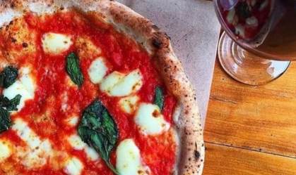 Entenda os problemas que as pizzarias enfrentam nos EUA com a falta de entregadores