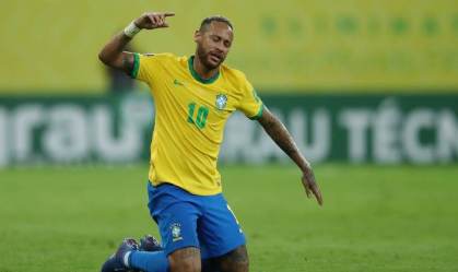 Neymar durante partida entre Brasil e Peru pelas eliminatórias para a Copa do Mundo