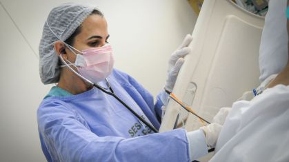 Atendimento médico em hospital durante a pandemia de Covid-19