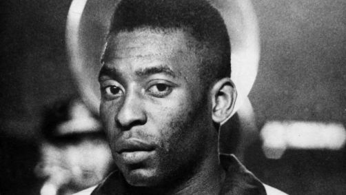 Pelé em partida da Seleção Brasileira na década de 60