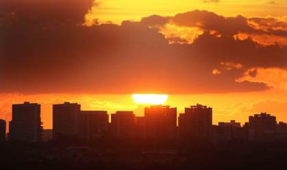 Horário de verão beneficia setores pontuais da economia, apontam especialistas
